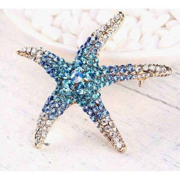 🩵 NEW Betsey Johnson sparkling ocean blue crystal starfish’s brooch 🩵 - Picture 1 of 6